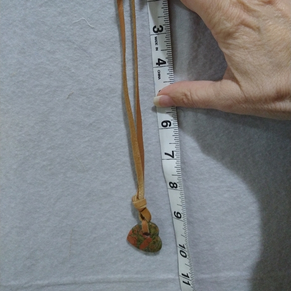 LEATHER NECKLACE WITH HEART STONE PENDANT - Picture 3 of 5